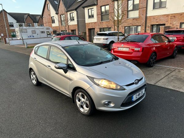 Ford Fiesta Hatchback, Petrol, 2012, Silver