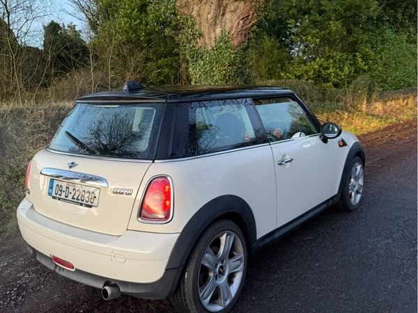 Mini Cooper Hatchback, Petrol, 2009, White