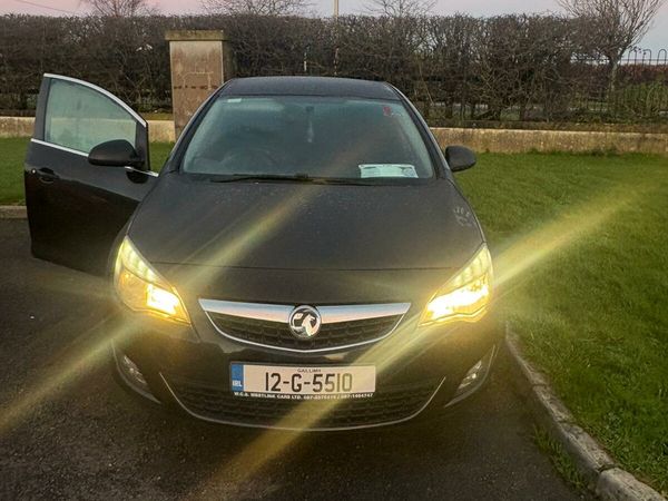 Vauxhall Astra Hatchback, Diesel, 2012, Black
