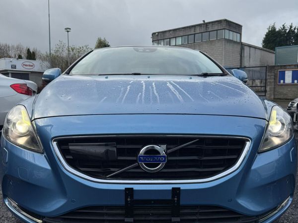 Volvo V40 Hatchback, Petrol, 2015, Black