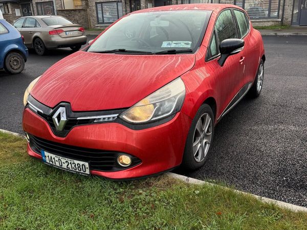 Renault Clio Hatchback, Petrol, 2014, Red