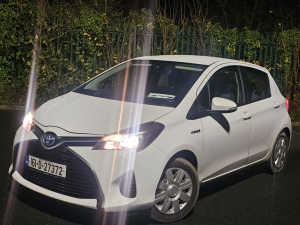 Toyota Yaris Hatchback, Petrol Hybrid, 2016, White