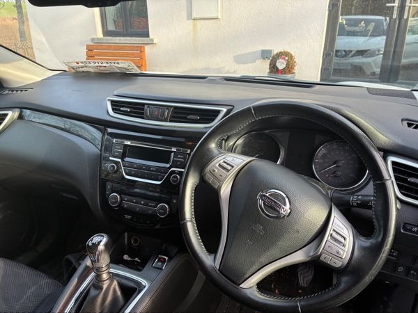 Nissan Qashqai Hatchback, Diesel, 2016, White