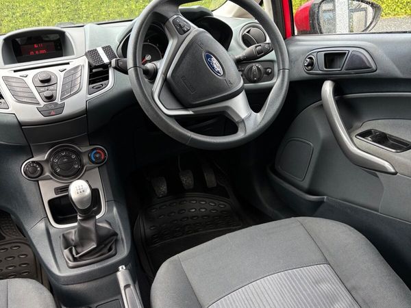 Ford Fiesta Hatchback, Petrol, 2011, Red