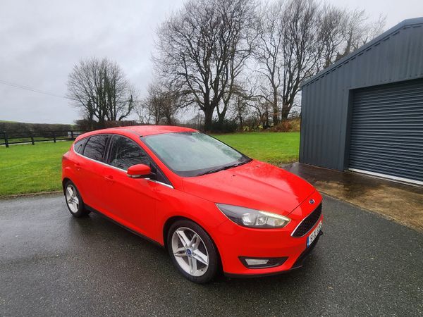 Ford Focus Hatchback, Diesel, 2015, Red