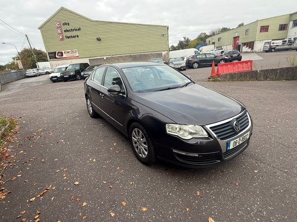 Volkswagen Passat Saloon, Petrol, 2006, Brown