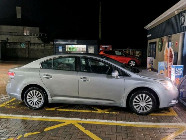 Toyota Avensis Saloon, Diesel, 2010, Grey