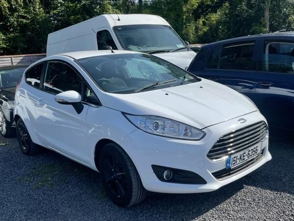 Ford Fiesta Hatchback, Petrol, 2015, White