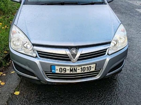 Vauxhall Astra Hatchback, Diesel, 2009, Silver