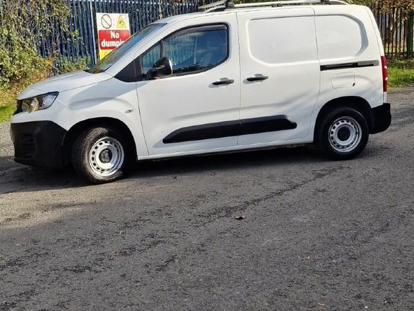 Peugeot Partner MPV, Diesel, 2021, White