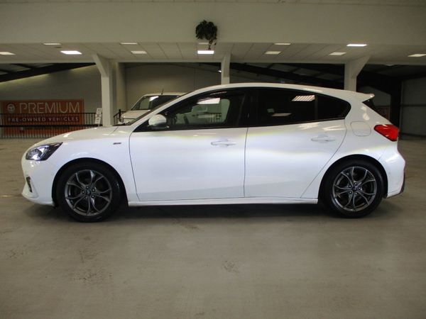 Ford Focus Hatchback, Diesel, 2021, White