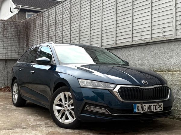 Skoda Octavia Estate, Petrol Hybrid, 2022, Blue