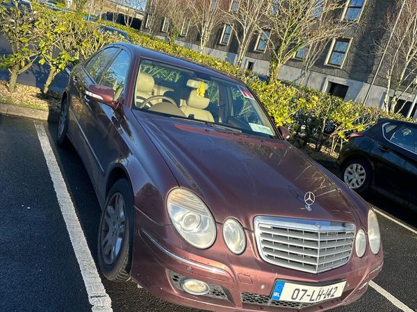 Mercedes-Benz E-Class Saloon, Petrol, 2007, Red