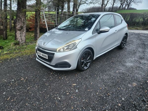 Peugeot 208 Hatchback, Petrol, 2016, Silver