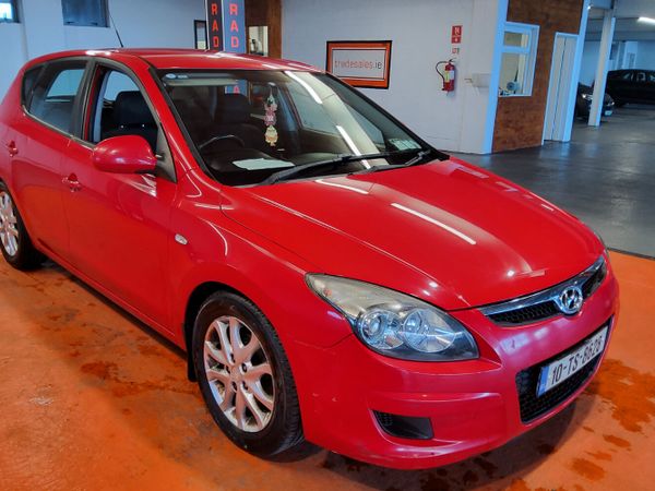 Hyundai i30 Hatchback, Petrol, 2010, Red