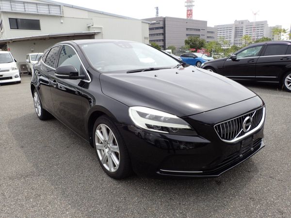 Volvo V40 Hatchback, Diesel, 2018, Black