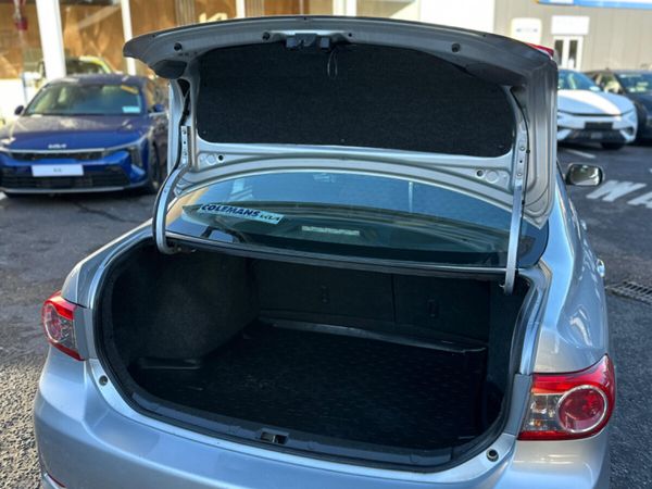 Toyota Avensis Saloon, Diesel, 2011, Grey