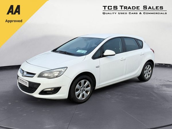 Vauxhall Astra Hatchback, Diesel, 2015, White