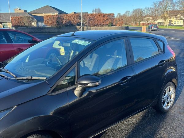 Ford Fiesta Hatchback, Petrol, 2014, Black