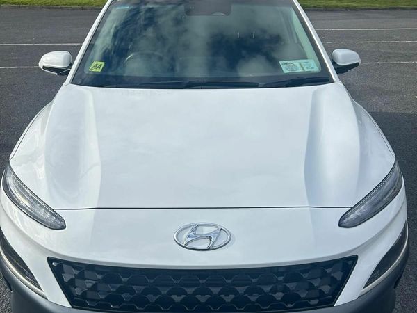 Hyundai KONA MPV, Petrol, 2022, White