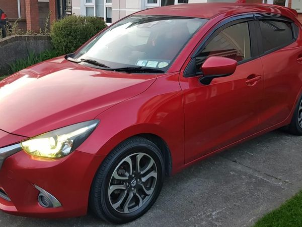 Mazda Demio MPV, Diesel, 2015, Red
