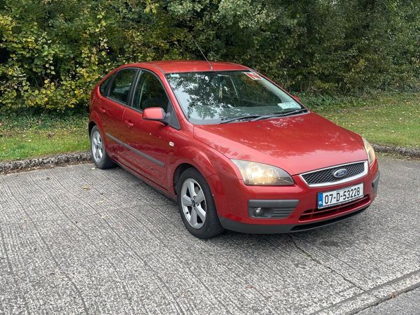 Ford Focus Hatchback, Petrol, 2007, Red