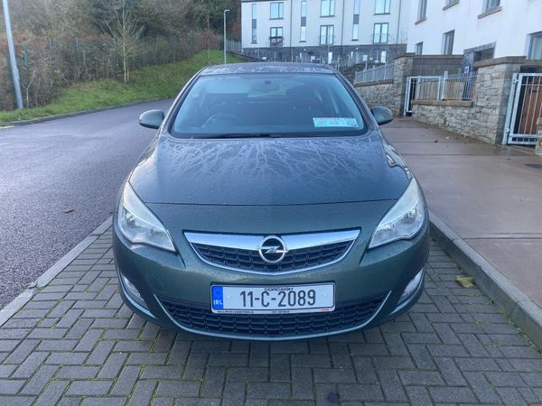 Opel Astra Hatchback, Petrol, 2011, Green
