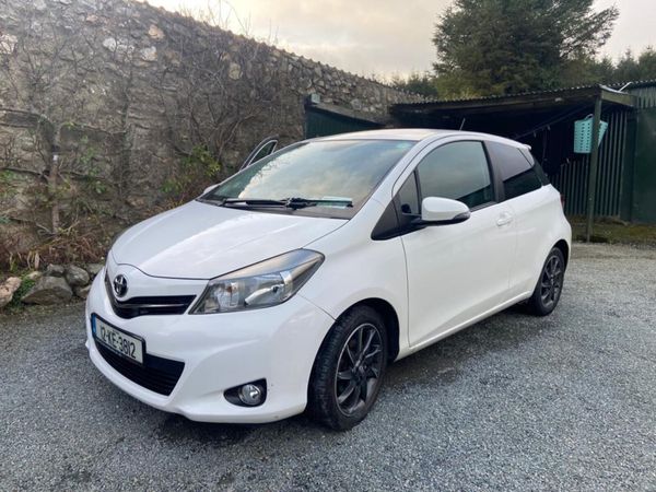 Toyota Yaris Hatchback, Petrol, 2012, White
