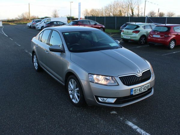 Skoda Octavia Saloon, Diesel, 2015, Beige