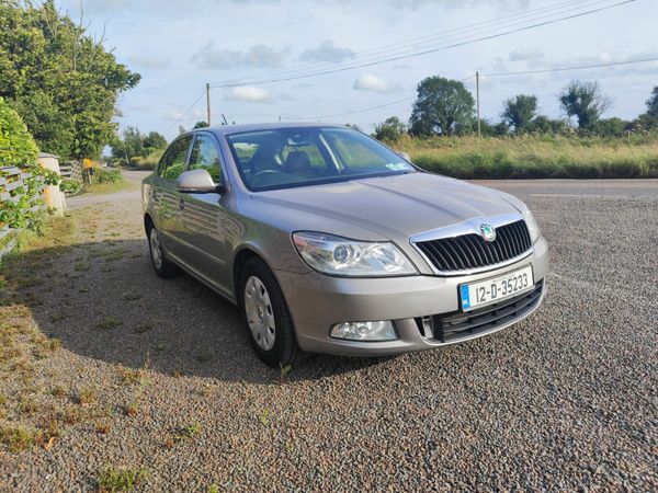 Skoda Octavia Saloon, Diesel, 2012, Beige