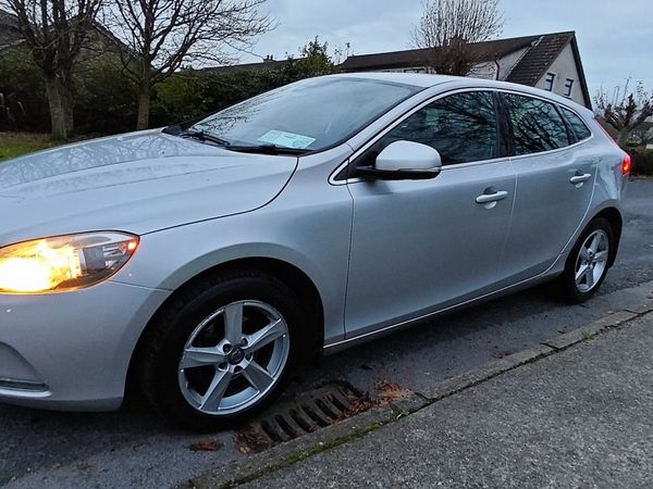 Volvo V40 Hatchback, Diesel, 2013, Silver