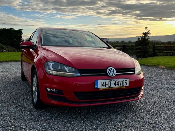Volkswagen Golf Hatchback, Petrol, 2014, Red