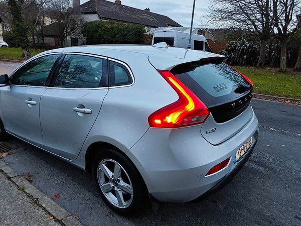 Volvo V40 Hatchback, Diesel, 2013, Silver