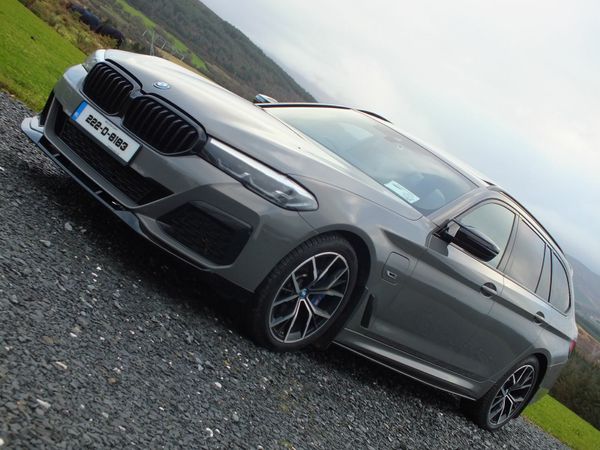 BMW 5-Series Estate/Jeep, Petrol Plug-in Hybrid, 2022, Grey