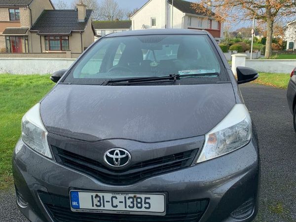 Toyota Yaris Hatchback, Petrol, 2013, Grey