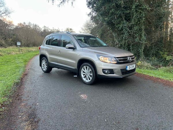 Volkswagen Tiguan SUV, Diesel, 2013, Gold