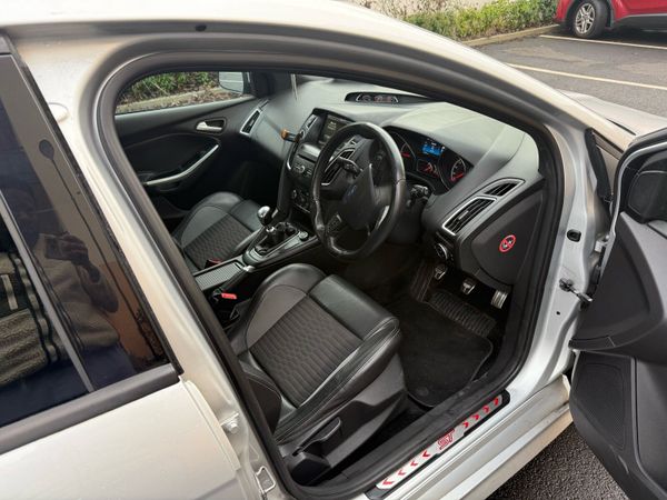 Ford Focus Hatchback, Diesel, 2015, Silver