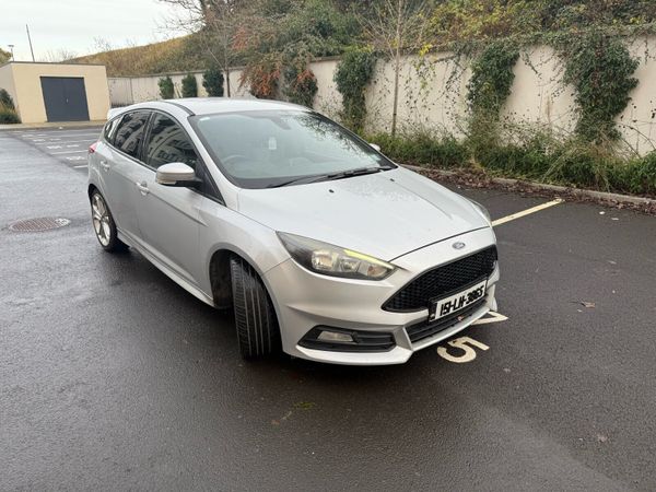 Ford Focus Hatchback, Diesel, 2015, Silver