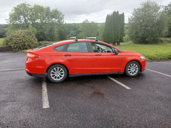 Ford Mondeo Hatchback, Diesel, 2017, Red
