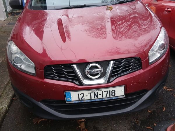 Nissan Qashqai Hatchback, Diesel, 2012, Red