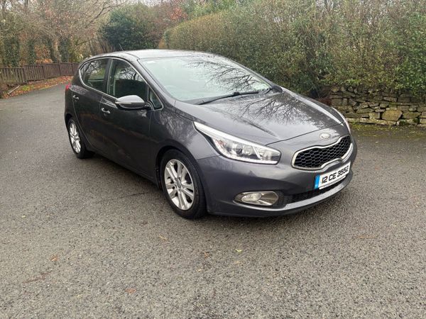 Kia Ceed Hatchback, Diesel, 2012, Silver
