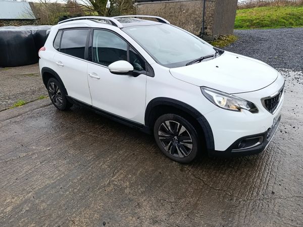 Peugeot 2008 Hatchback, Petrol, 2018, White