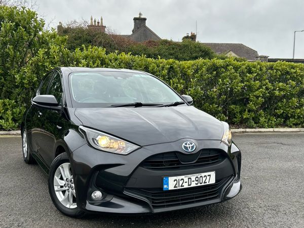 Toyota Yaris Hatchback, Petrol Hybrid, 2021, Black
