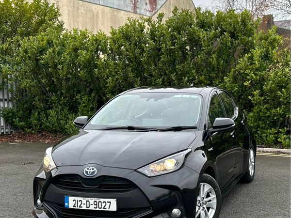 Toyota Yaris Hatchback, Petrol Hybrid, 2021, Black