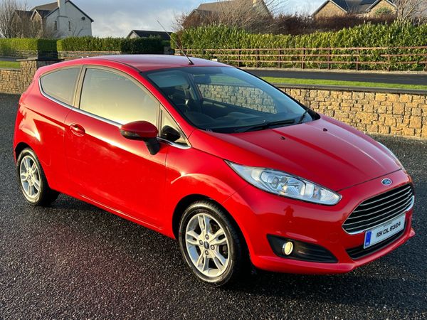 Ford Fiesta Hatchback, Petrol, 2015, Red