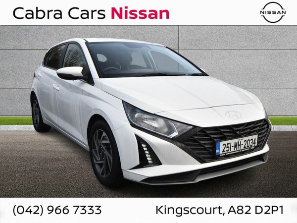 Hyundai i20 Hatchback, Petrol, 2025, White