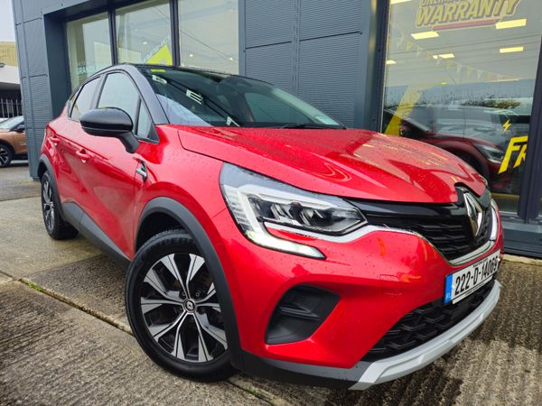 Renault Captur Hatchback, Petrol, 2022, Red