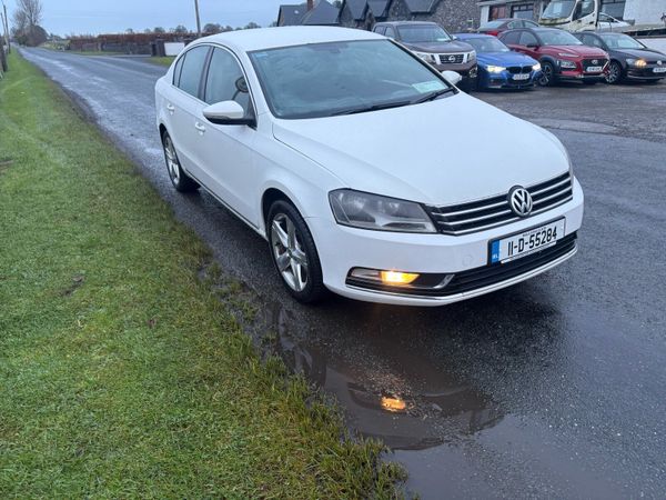 Volkswagen Passat Saloon, Diesel, 2011, White