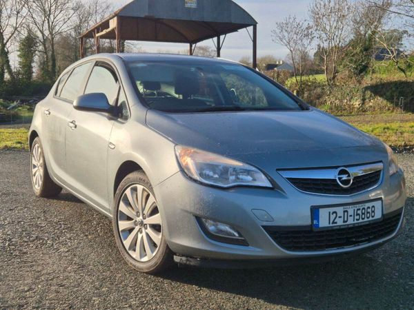 Opel Astra MPV, Petrol, 2012, Silver