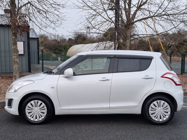 Suzuki Swift Hatchback, Petrol, 2014, White